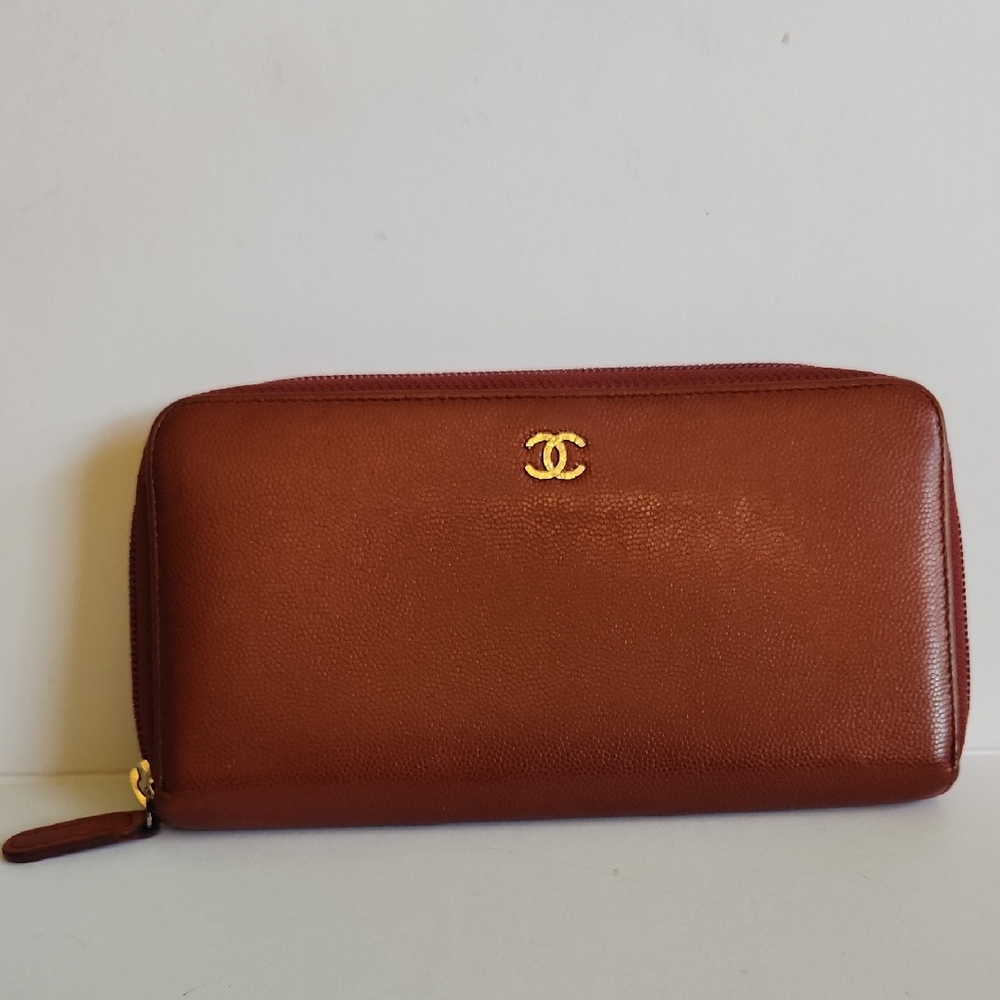 CHANEL Caviar Leather Zip Wallet with Silver Faceted Logo
